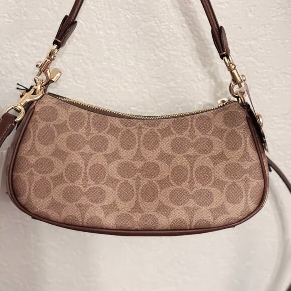 Coach Ashton Bag In Signature Canvas - Picture 5 of 6